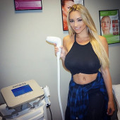 Lindsey Pelas
