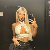Elaine Victoria 