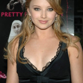 Elisabeth Harnois dekollete