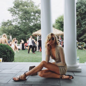 Elsa Hosk legs