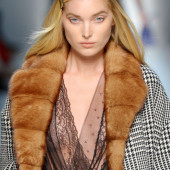 Elsa Hosk oops