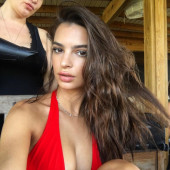 Emily Ratajkowski cleavage