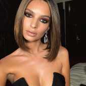 Emily Ratajkowski cleavage