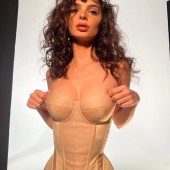 Emily Ratajkowski 
