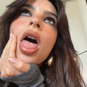 Emily Ratajkowski