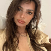 Emily Ratajkowski