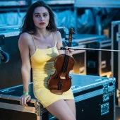 Esther Abrami 