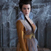 Eve Myles 