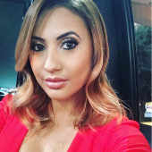 Francia Raisa cleavage