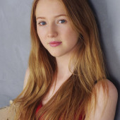 Gina Stiebitz hot