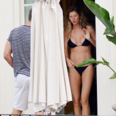 Gisele Buendchen paparazzi pics