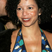 Gloria Reuben cleavage