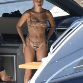 Hailey Bieber