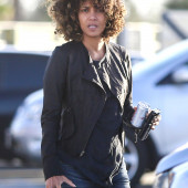 Halle Berry nackt