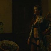 Hannah Gross body