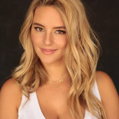 Hassie Harrison 