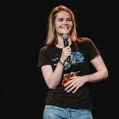 Hazel Brugger 