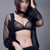 Helena Christensen sexy-bra