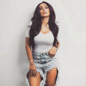 Huda Kattan sexy
