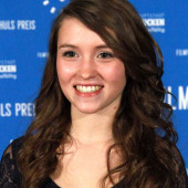 Janina Fautz jung