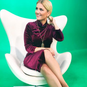 Jennifer Knaeble legs