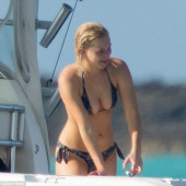Jennifer Lawrence bikini