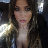Jennifer Lopez cleavage