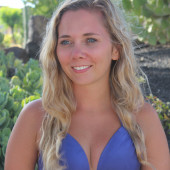 Jessica Faust dekollete