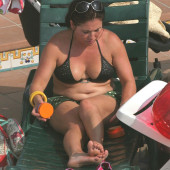 Jessie Wallace cleavage