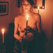 Julia Decker oben ohne