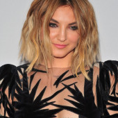 Julia Michaels ohne bh