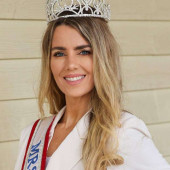 Julia Schnelle 