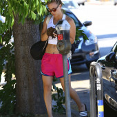 Kaley Cuoco ohne-bh