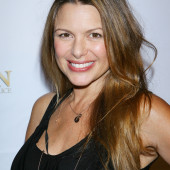 Kari Wuhrer hot