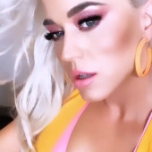 Katy Perry dekollete