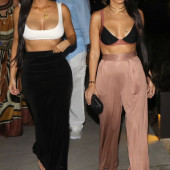 Kim Kardashian bauchfrei