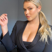 Kinsey Wolanski