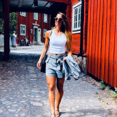 Kosovare Asllani body