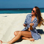 Kosovare Asllani legs