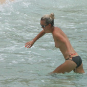 Laeticia Hallyday oben ohne