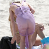 Laeticia Hallyday pantyless