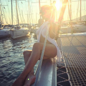 Lara Obersovszky body