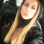 Lara Obersovszky selfie