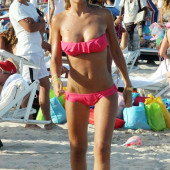 Laura Cremaschi beach