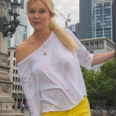 Laura Karasek see through