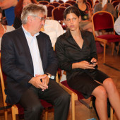 Laura Rudas beine