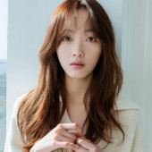 Lee Yoo-Mi 