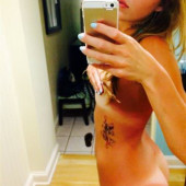 Lili Simmons selfie