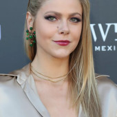 Lily Cowles 
