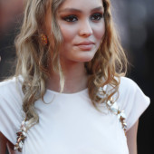 Lily-Rose Depp pokies